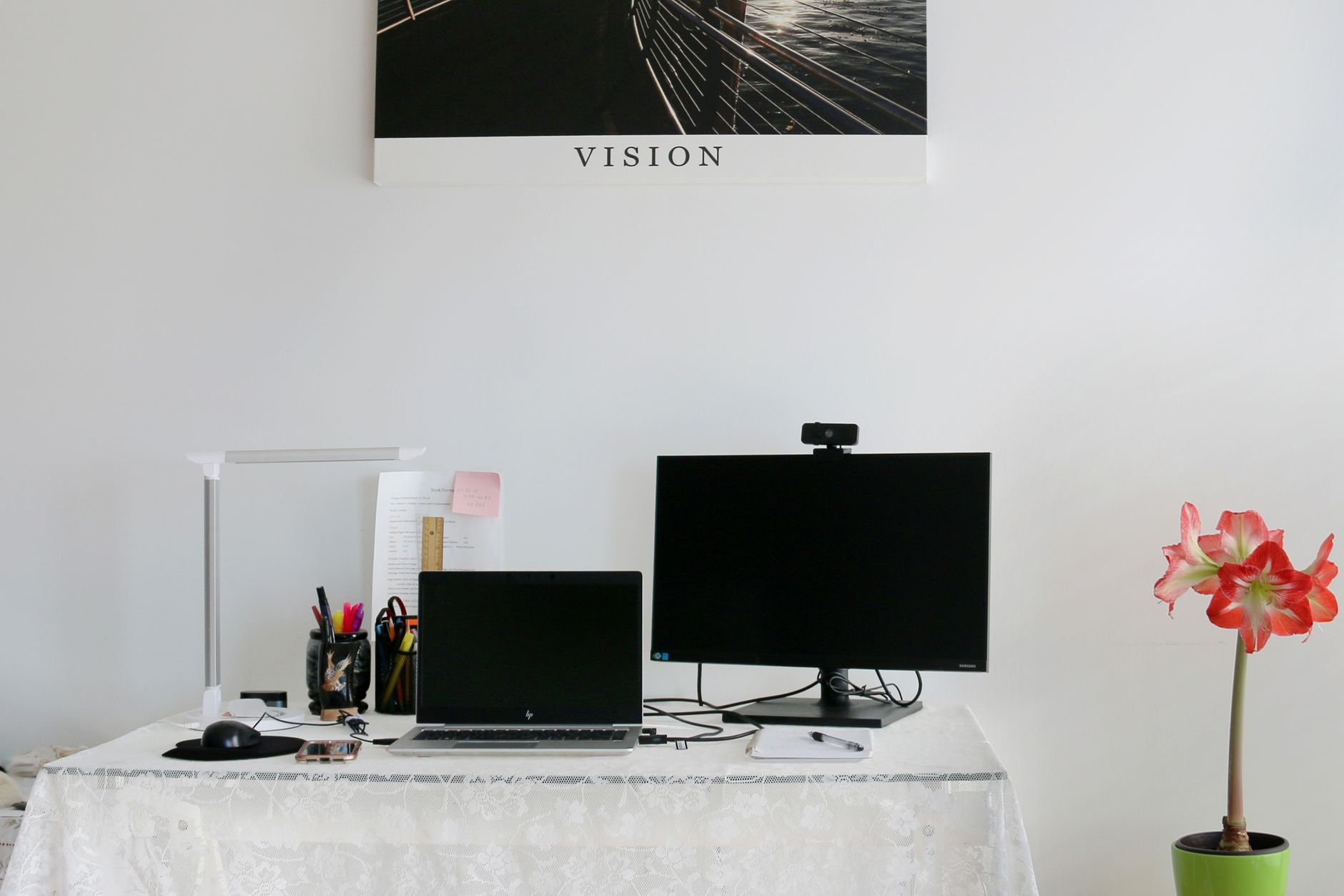 Elevate Your Broadcast: The Best 4K Webcams for Streaming in 2026 2 A professional streaming setup featuring one of the best 4K webcams for streaming.