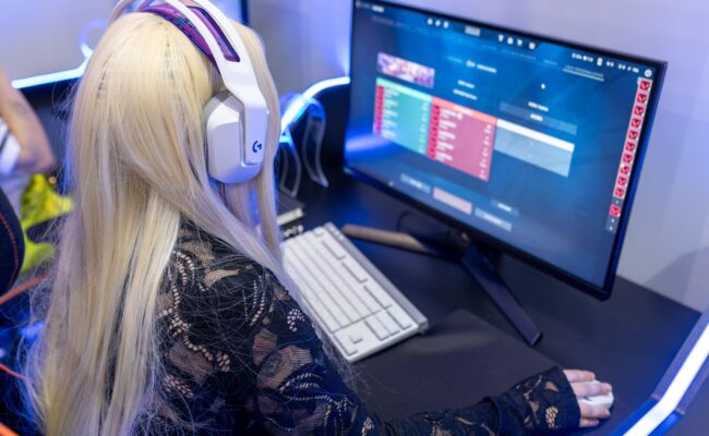 A professional streaming setup featuring one of the best 4K webcams for streaming.