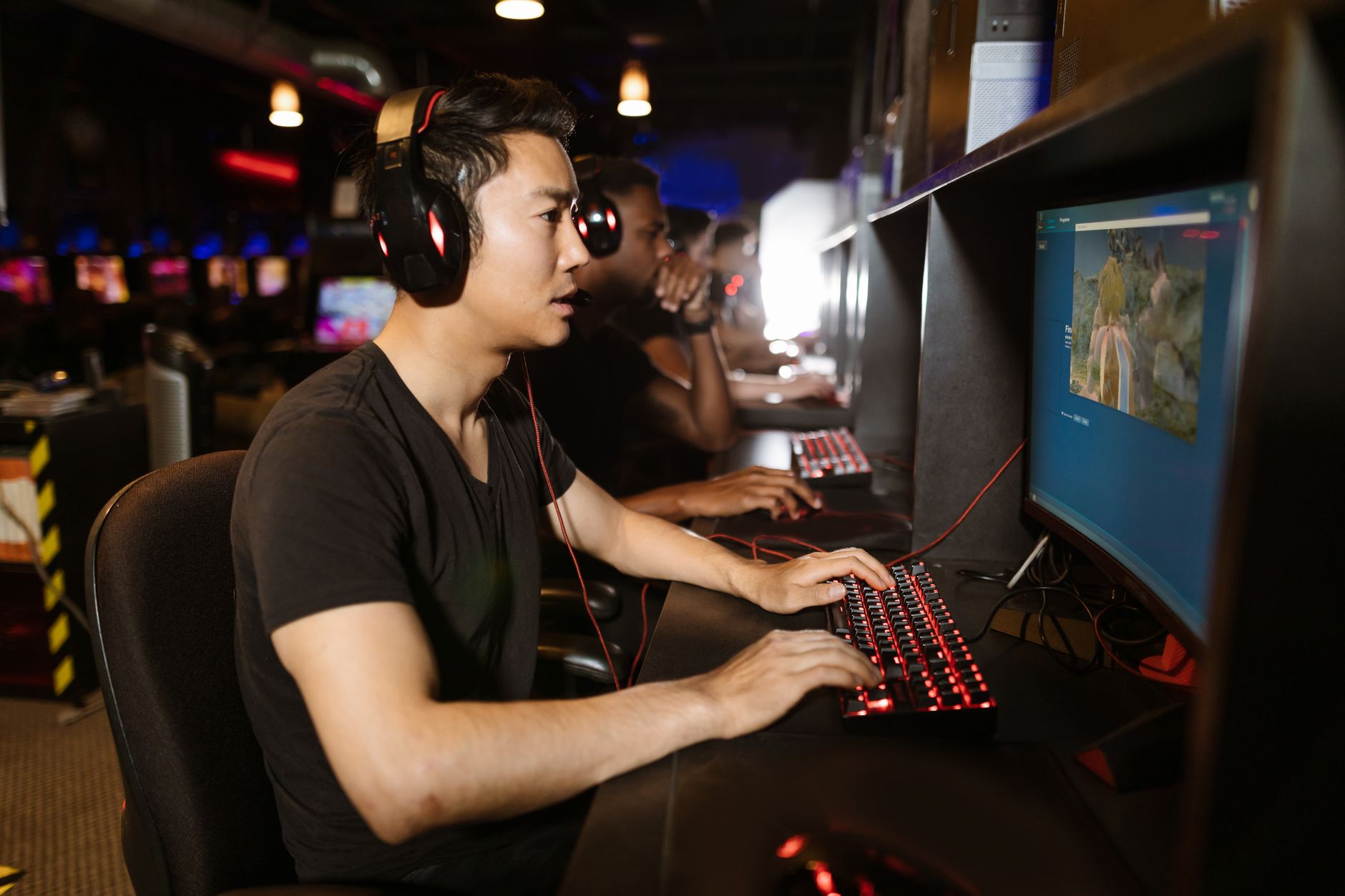 Dominate the Arena: Best Gaming Mice for 2026 3 A gamer intensely focused on their screen, using a gaming mouse.