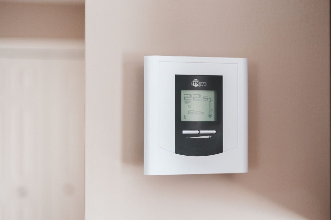 Upgrade Your Home Comfort: Best Smart Thermostats for 2026 1 A sleek smart thermostat on a wall, demonstrating the best smart thermostats for 2026.