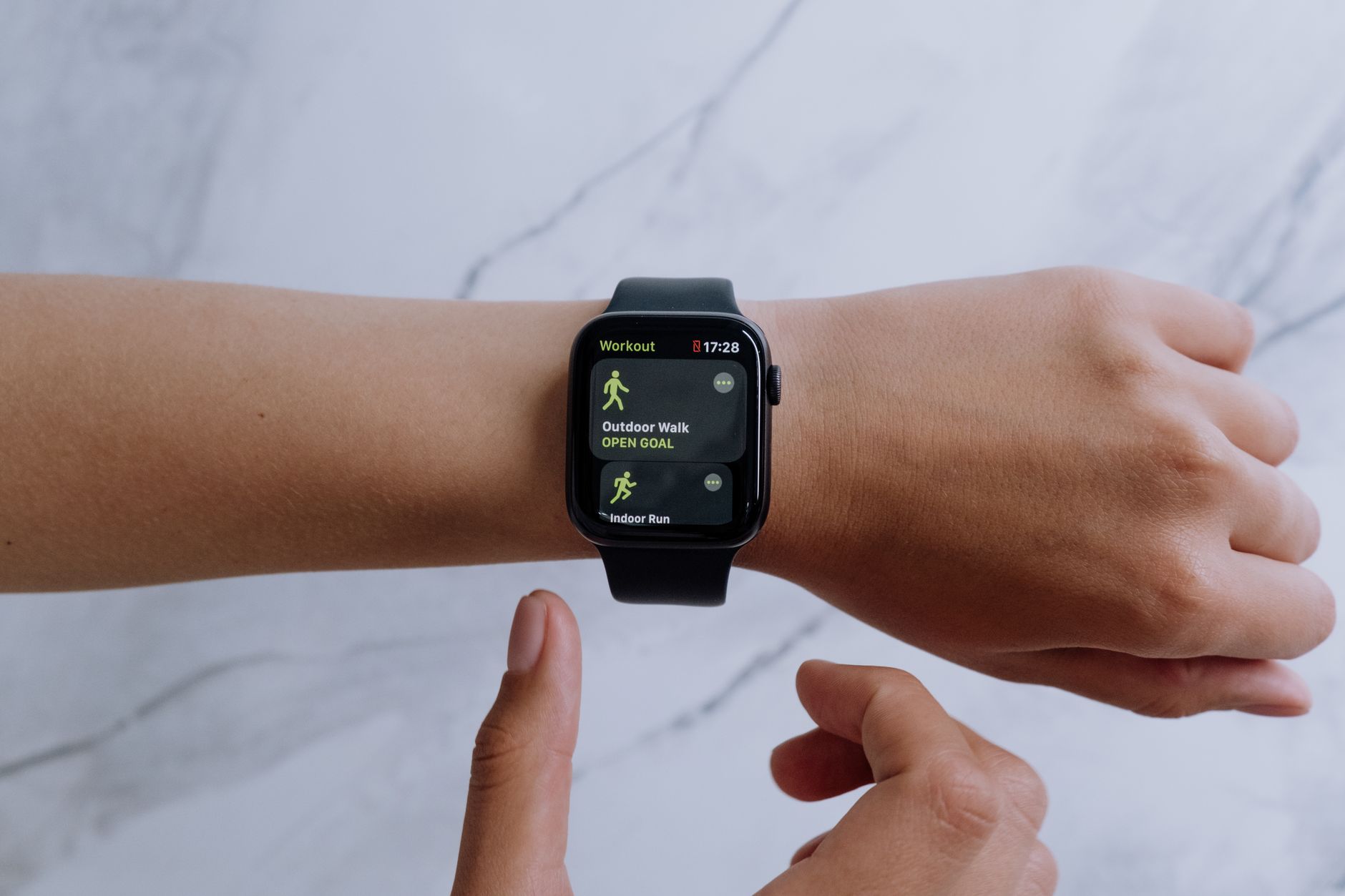 The Best Smartwatches for Android for 2026: Your Ultimate Buying Guide 3 A smartwatch displaying fitness metrics during a workout.