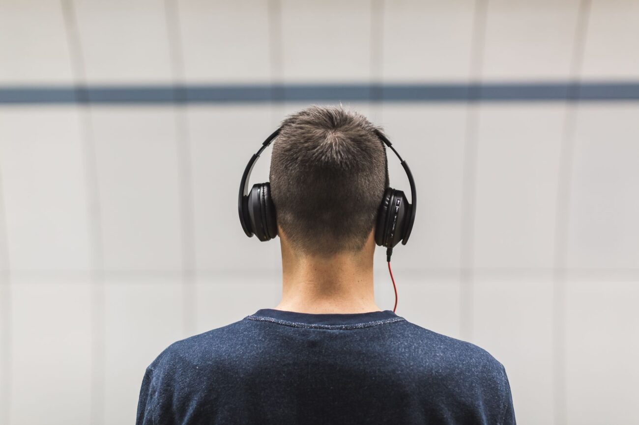 Best Wireless Earbuds for 2026: Your Ultimate Audio Upgrade 1 Person enjoying music with best wireless earbuds