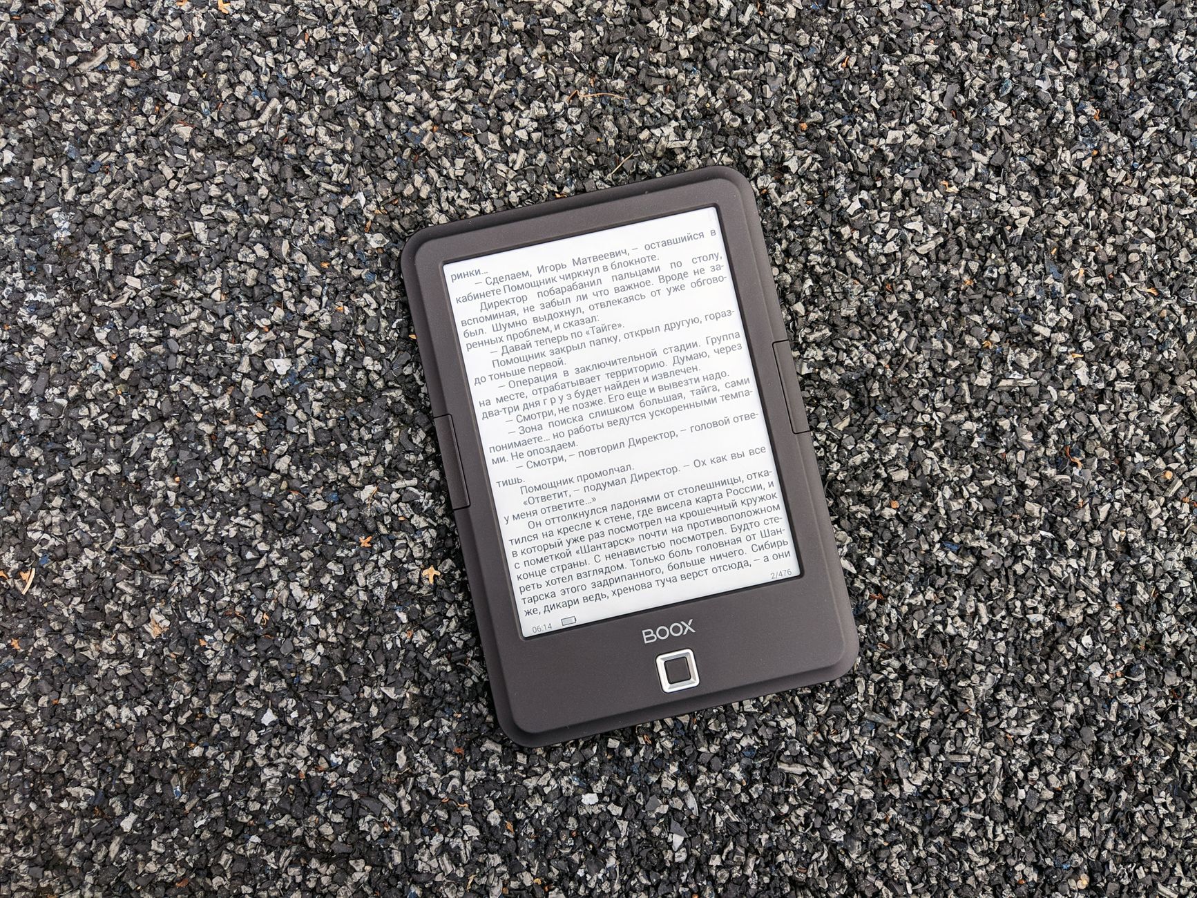 The Best E-Readers for 2026: Your Ultimate Digital Reading Guide 2 A person comfortably reading on one of the best e-readers with a vibrant E Ink display.