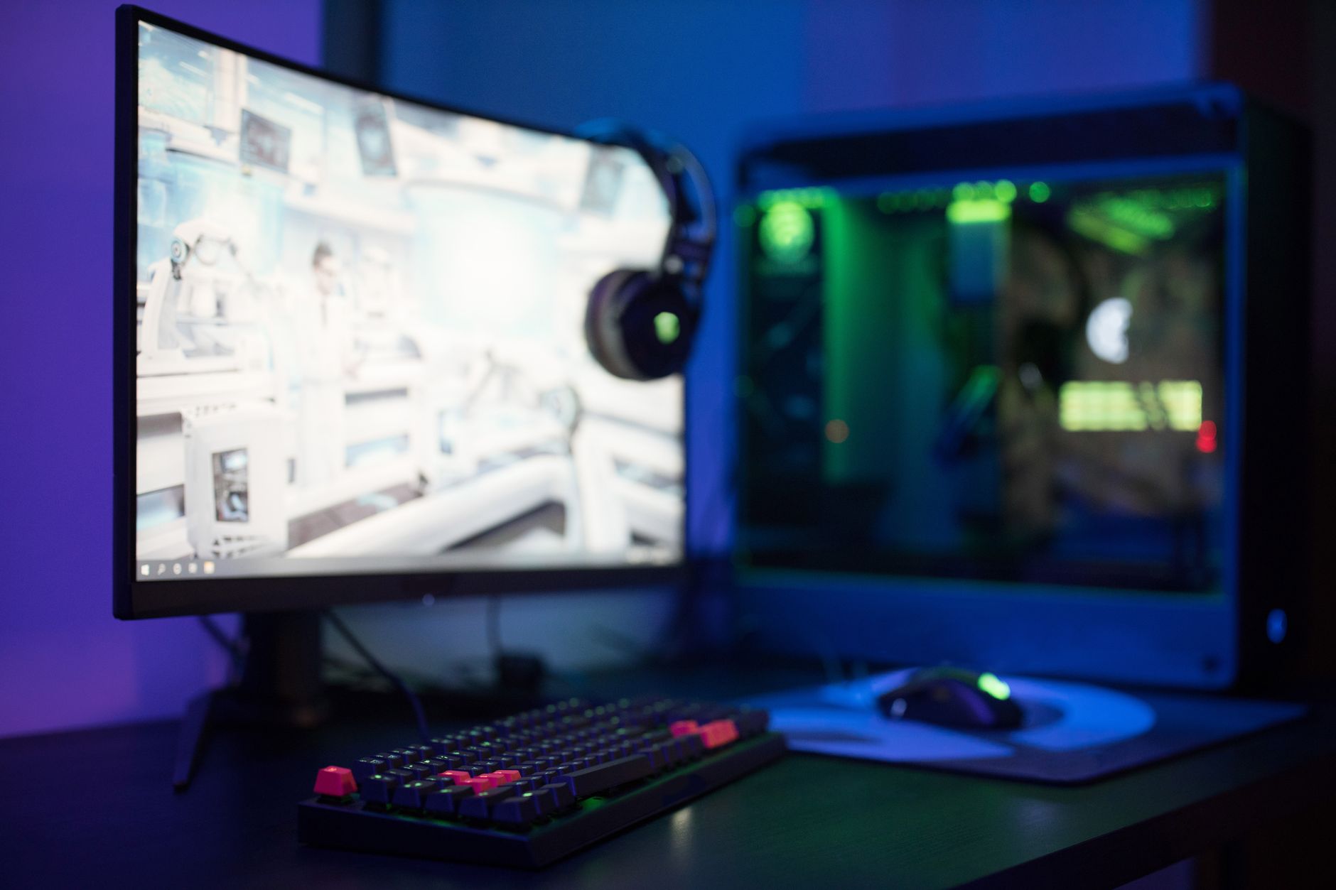 Best Gaming Mice for 2026: Top 5 Picks Tested 3 A sleek gaming workstation with a high performance gaming mouse