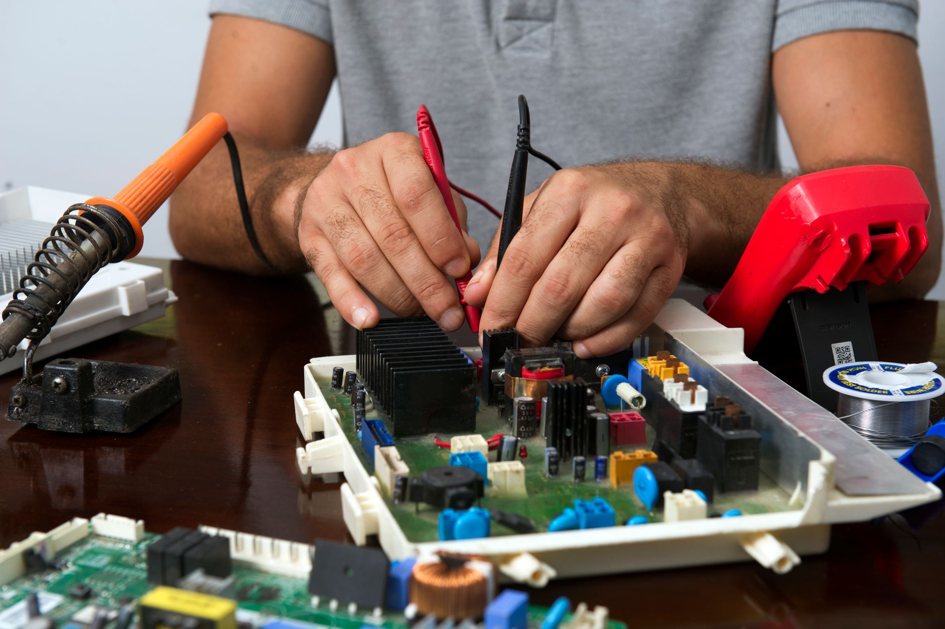 Why Is Your Electric Scooter Turning Off? Causes & Easy Fixes 3 Measuring scooter battery voltage with a digital multimeter