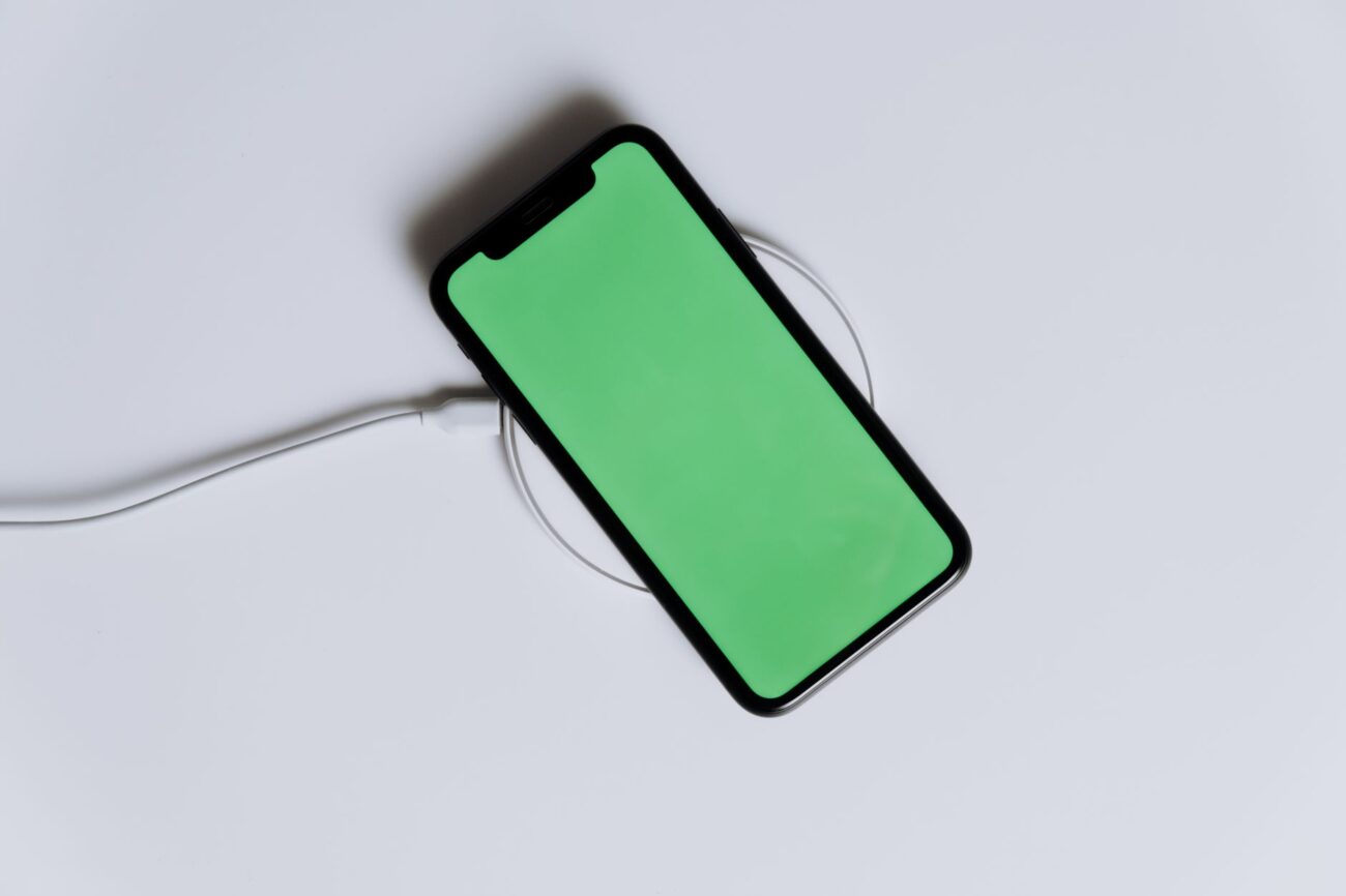 How to Fix a Wireless Charger That Stopped Working 1 Hands setting phone down to fix a wireless charger on a desk