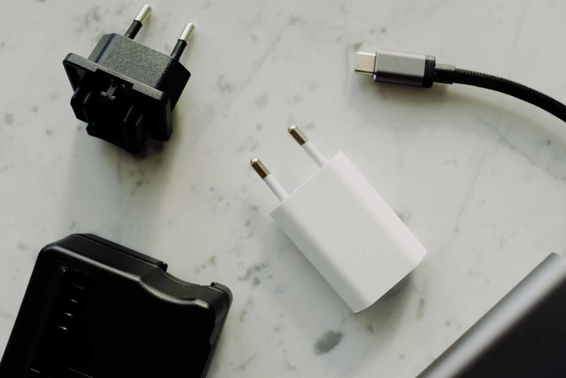 How to Fix a Wireless Charger That Stopped Working 3 High wattage power adapter connected to a wall outlet