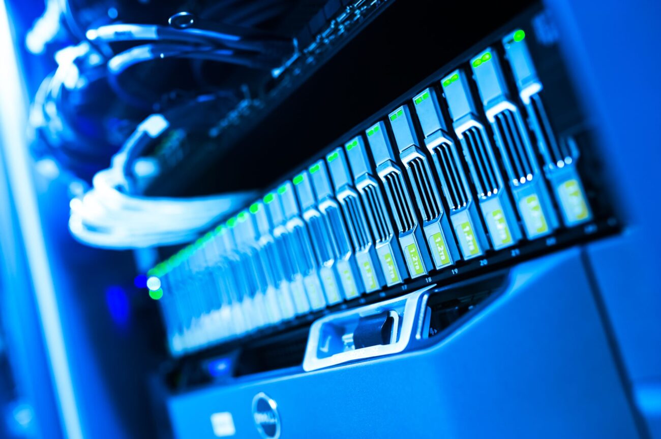 NAS vs. Server: Which Should You Buy for Your Home or Small Business? 1 NAS vs server for home data storage