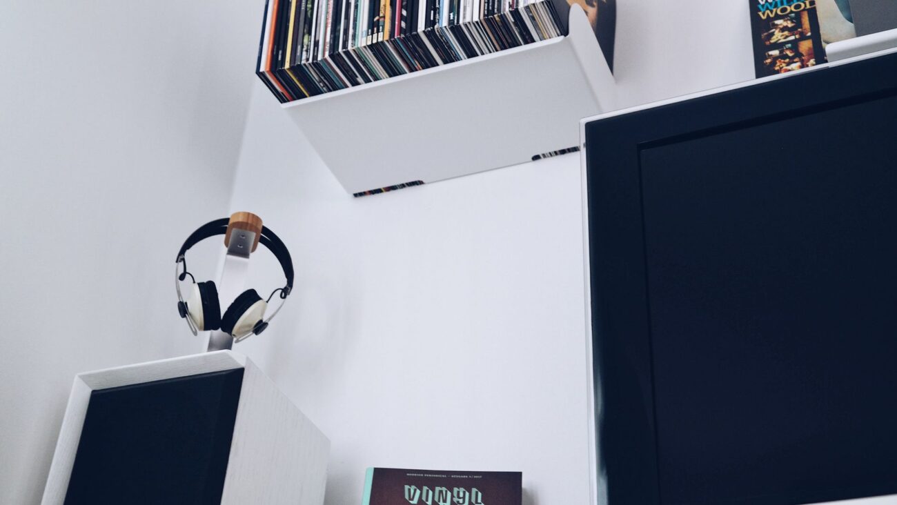 Soundbar vs home theatre setup in a modern living room