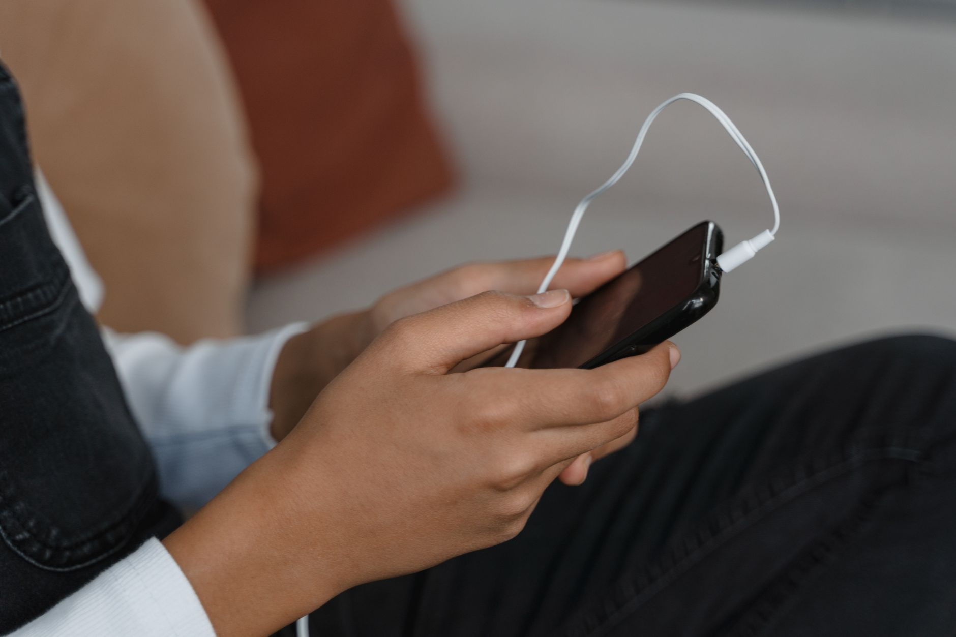 Best Wireless Chargers for 2026: Top Picks for Effortless Charging 9 Hand holding a modern wireless charging device, showcasing its design