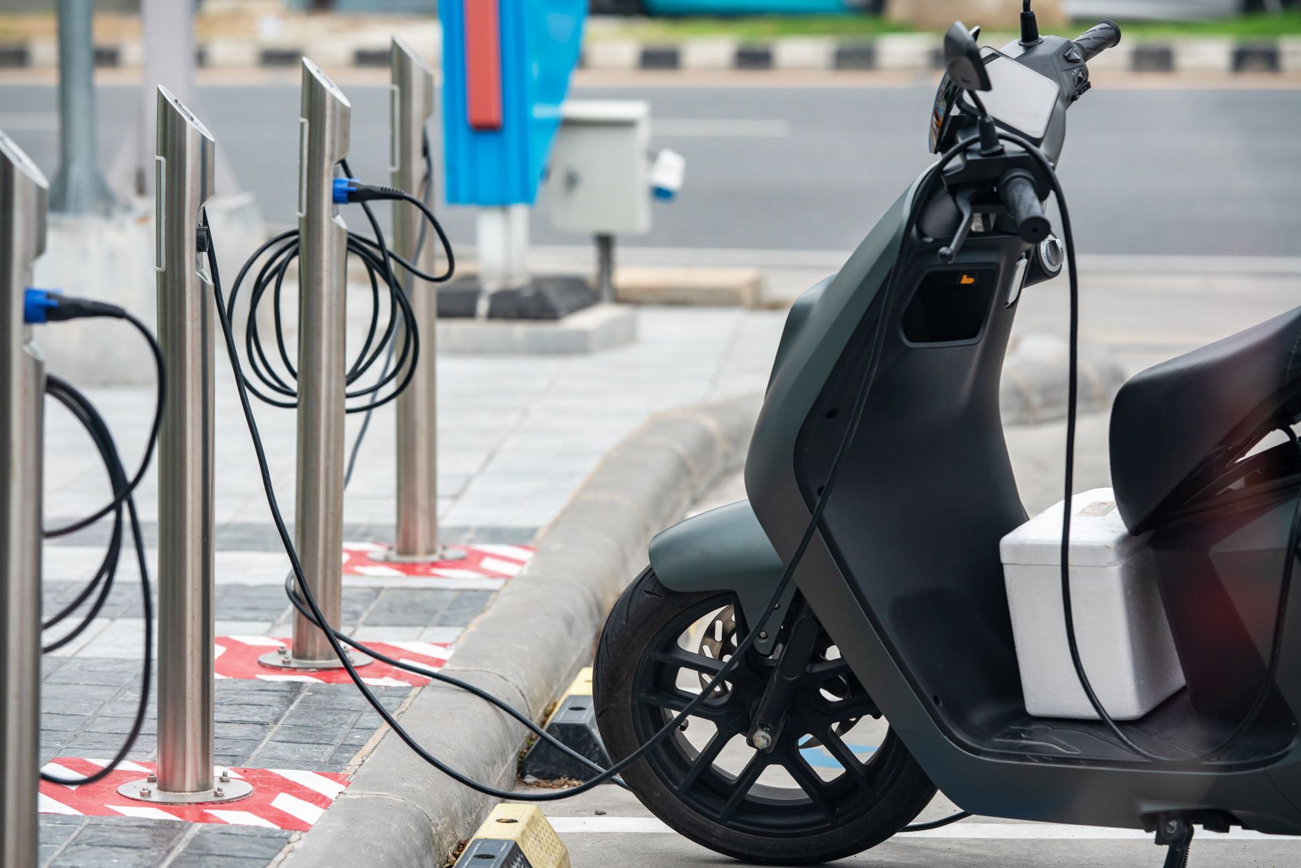 How to Fix Common Electric Scooter Problems: Throttle, Battery, and Charging Port 3 Electric scooter battery connected to a charger, showing indicator lights.