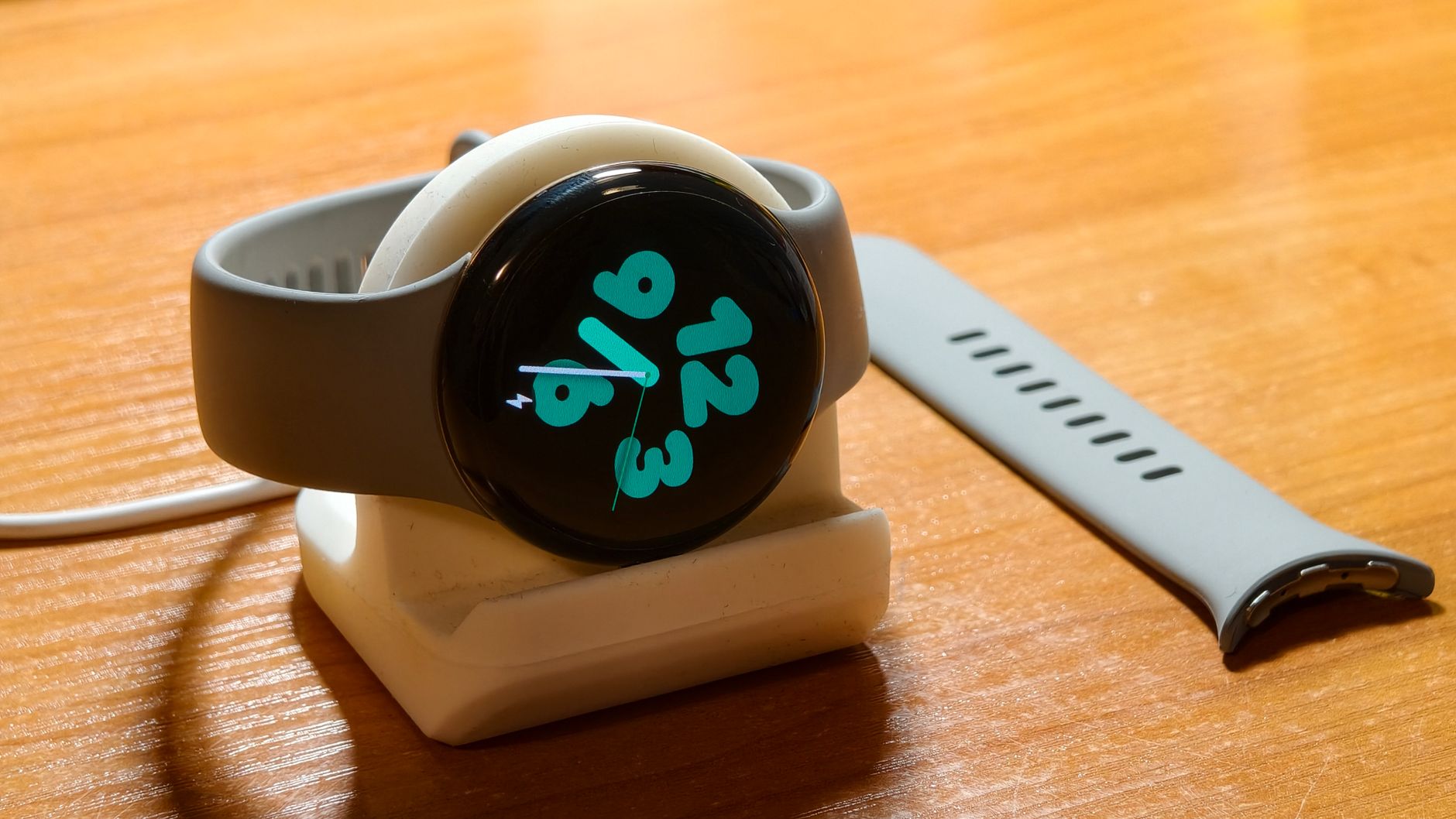 Fitness Tracker Not Tracking Steps? Here Is How to Fix It 3 Smart wearable device resting on a charger for troubleshooting