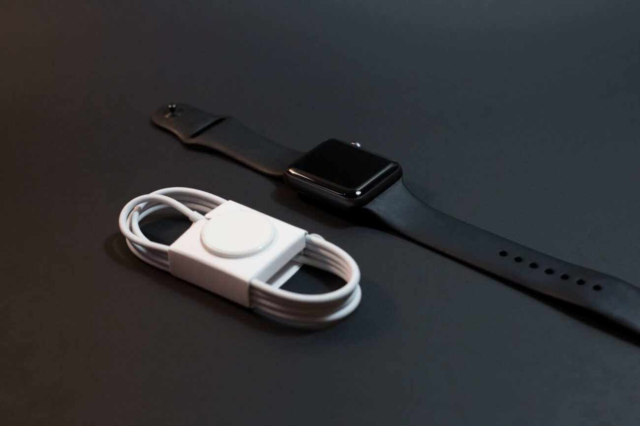 How to Fix a Smartwatch That Won't Charge: A Complete Guide 1 A smartwatch on a wireless charging pad, illustrating how to fix smartwatch charging problems.