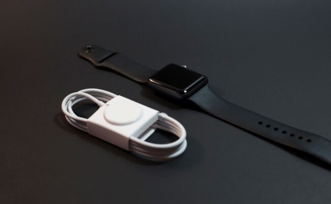 How to Fix a Smartwatch That Won't Charge: A Complete Guide 2 A smartwatch on a wireless charging pad, illustrating how to fix smartwatch charging problems.