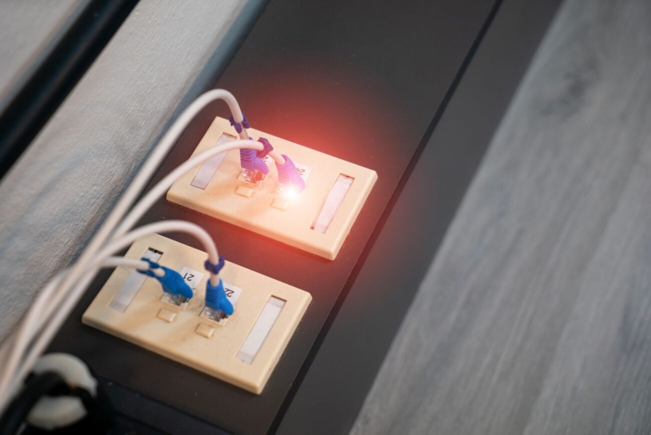 Mesh WiFi System vs WiFi Extender: Which Should You Buy? 1 A person setting up a mesh wifi system vs wifi extender network.