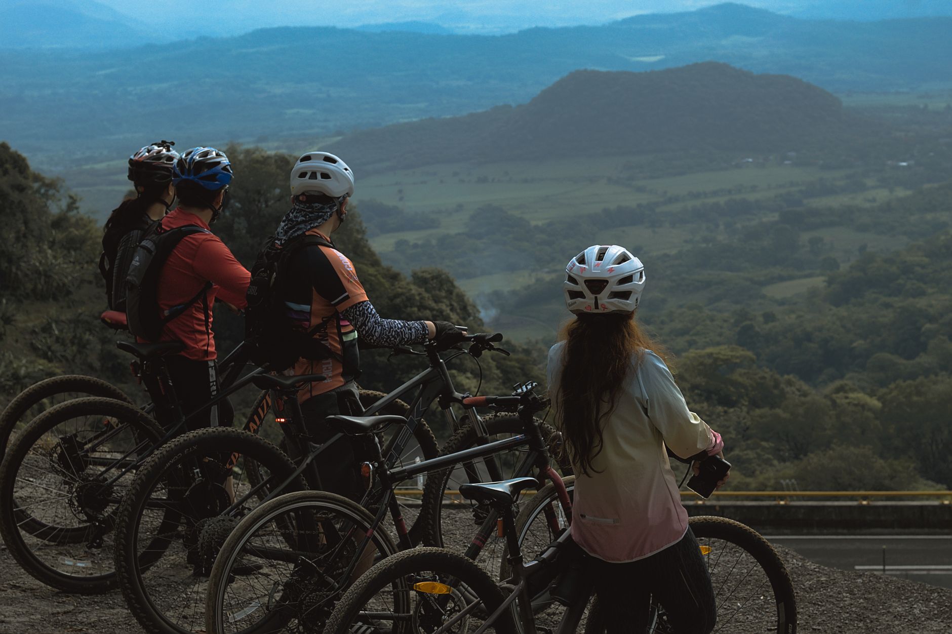 How to Set Up Action Camera Gear for Cinematic Video 3 Action camera mounted on a bike helmet during a trail ride
