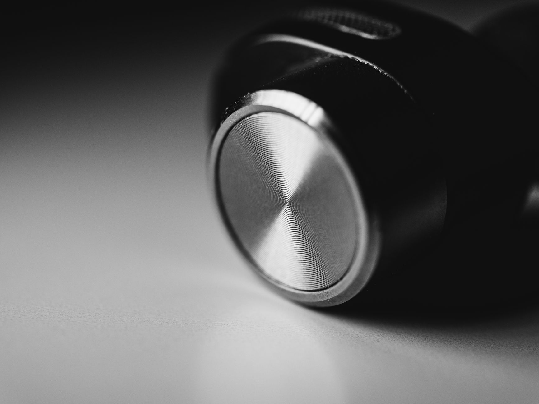 Fix Wireless Earbuds One Side Not Working: Complete Troubleshooting Guide 3 Resetting wireless earbuds to fix one side not working issue