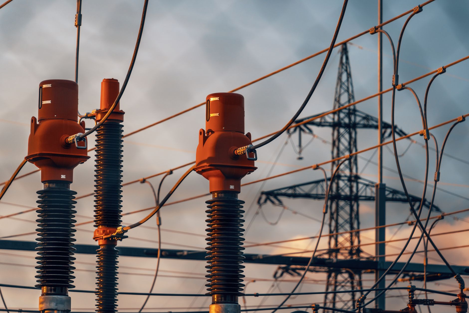 Power Bank vs Power Station: Which Should You Buy in 2026? 3 Camping setup with portable power station running lights and devices - power bank vs power station